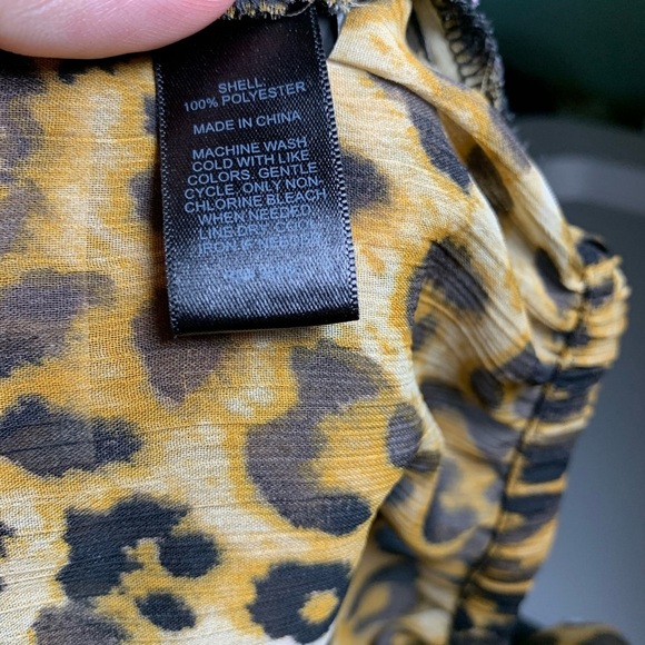 Express animal print ruffled blouse sheer chiffon ruffled front sz S - Picture 10 of 10